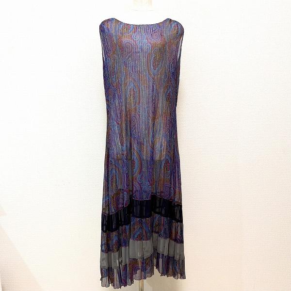 ミントグリーンのセミサーキュラーワンピース ロカビリージャイブ柄