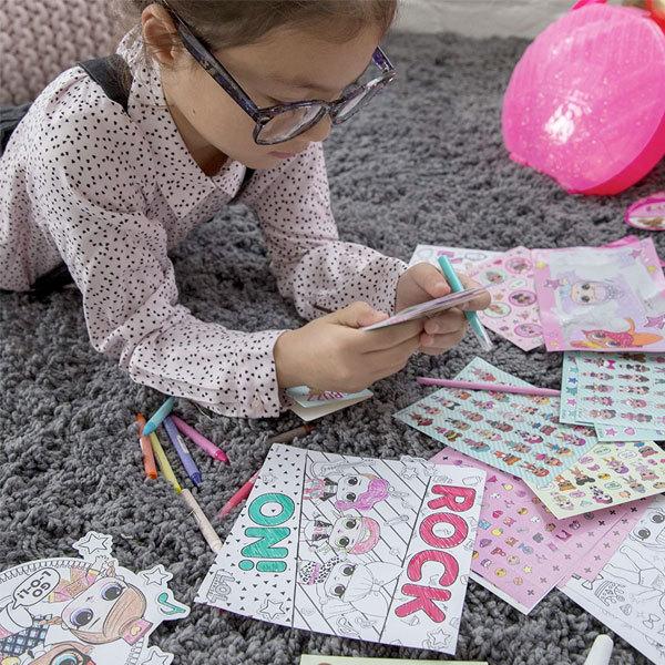 Lolサプライズ グッズ Diy アクティビティ キット ピンク ステッカー ぬりえ 塗り絵 子供 女の子 おしゃれ シール 707 アカムスyahoo 店 通販 Yahoo ショッピング