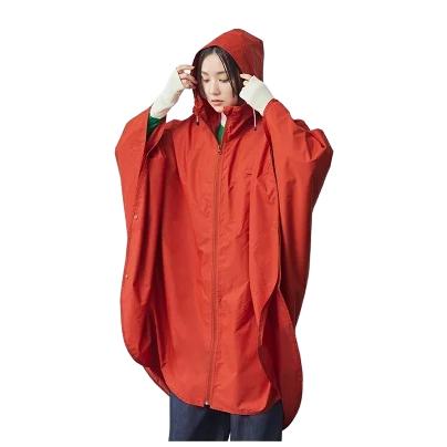 新品タグ付きagnes b x arena ポンチョレインコート agnes b.（アニエスベー）の「【ユニセックス】UBE3 RAIN PONCHO ARENA