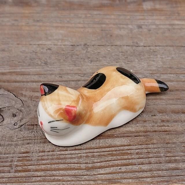 箸置き 猫 陶磁器製 1個 三毛猫 白黒猫 おしゃれ 香箱座り 置物 小物