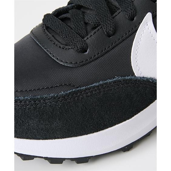 NIKE（ナイキ） スニーカー 靴 ウィメンズ ワッフルデビュー ブラック