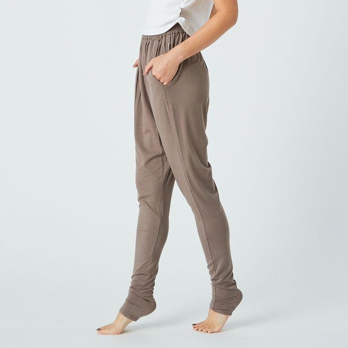 ジュリエ Julie 定番★ギャザーパンツ★ カーキー ０サイズ 新品❣️ Julier（ジュリエ） パンツ プランプストレッチギャザーパンツ