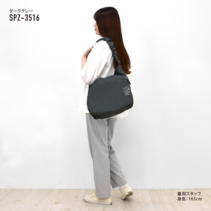 SNOOPY スヌーピー ショルダーバッグ 大容量 a4 軽量 くしゅく