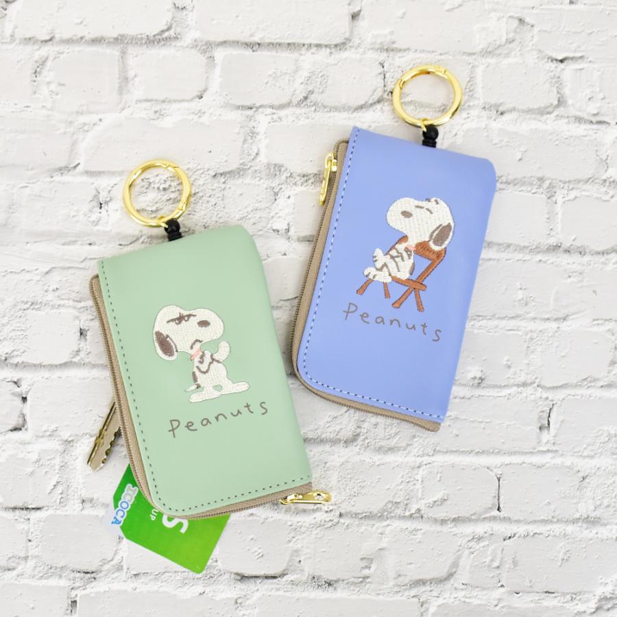 SNOOPY（スヌーピー） キーケース リール 定期入れ カラビナ 合成皮革