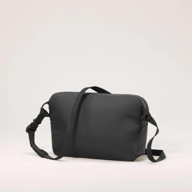 ARC'TERYX ヒリアド Crossbody Bag Black 新品 ARC'TERYX アークテリクス ヒリアド クロスボディ バッグ HELIAD