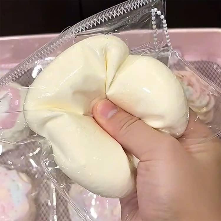 スクイーズケーキおもちゃ 水感スクイーズ スティッキーボール 大福 スクイーズ 餅 食べ物 伸縮性 ストレス解消 弾力性が高 袋に押し込んで ゆっくり |  | 11