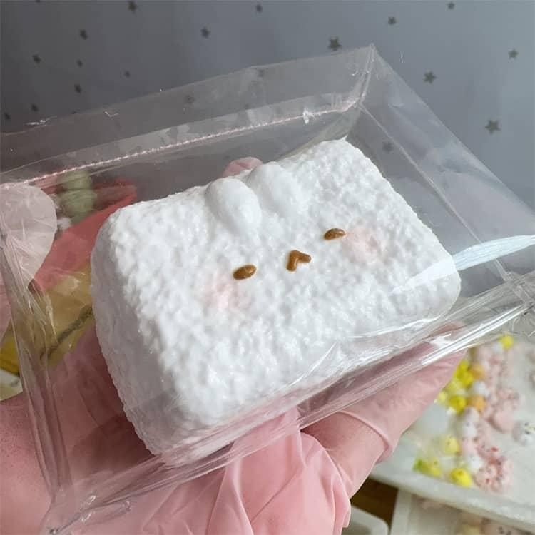 クイーズ スクイーズケーキおもちゃ ぷにぷに ふわふわおもちゃ ストレス解消 柔らかい おもちゃ 低反発 スクイーズ玩具 水感スクイーズ 可愛い 握る |  | 01
