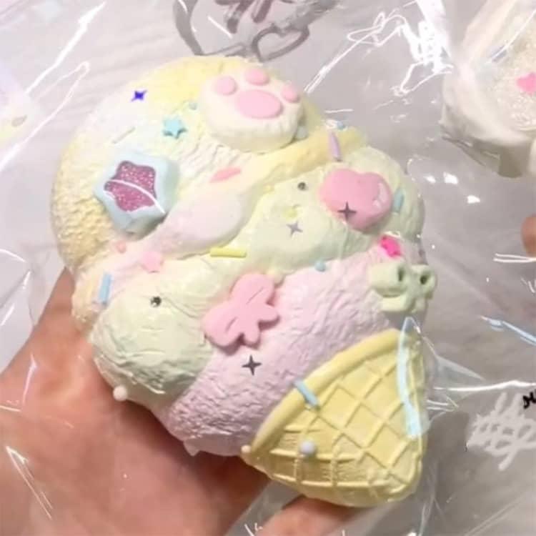 SNSで話題 スクイーズ アイスクリーム ケーキ おもちゃ 大きい 可愛い ぷにぷにおもちゃ 水感スクイーズ 水感癒し系 女の子 玩具 握ぷにぷにおも |  | 01