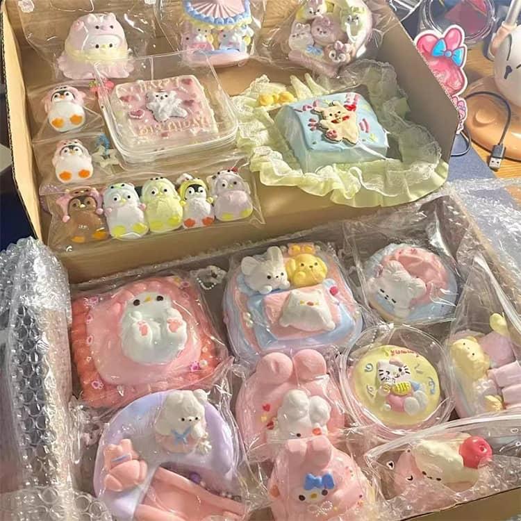 福袋 6点セット/7点セットスクイーズ  肉球 低反発 おもちゃ 大サイズ 中サイズ ぷにぷに もちもち かわいい パン ケーキ スイーツ 大福 そっ |  | 01