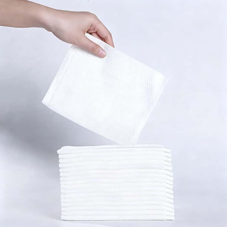 使い捨てタオル ペーパータオル 30*70cm 100枚入 大判 不織布 使い捨てバスタオル ドライタオル ボディタオル 体拭き からだふき 介護 清 |  | 01