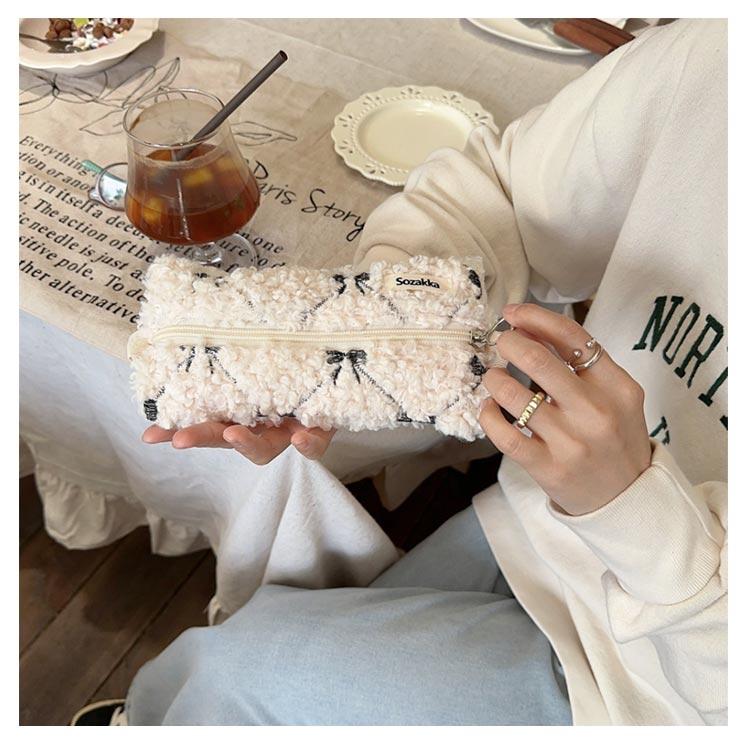 ペンケース かわいい リボン刺繍 もこもこ 大容量 高校生 筆箱 筆入れ ペン入れ ペンポーチ 化粧ポーチ ふわふわ 小学生 中学生 化粧品収納 小物 |  | 08