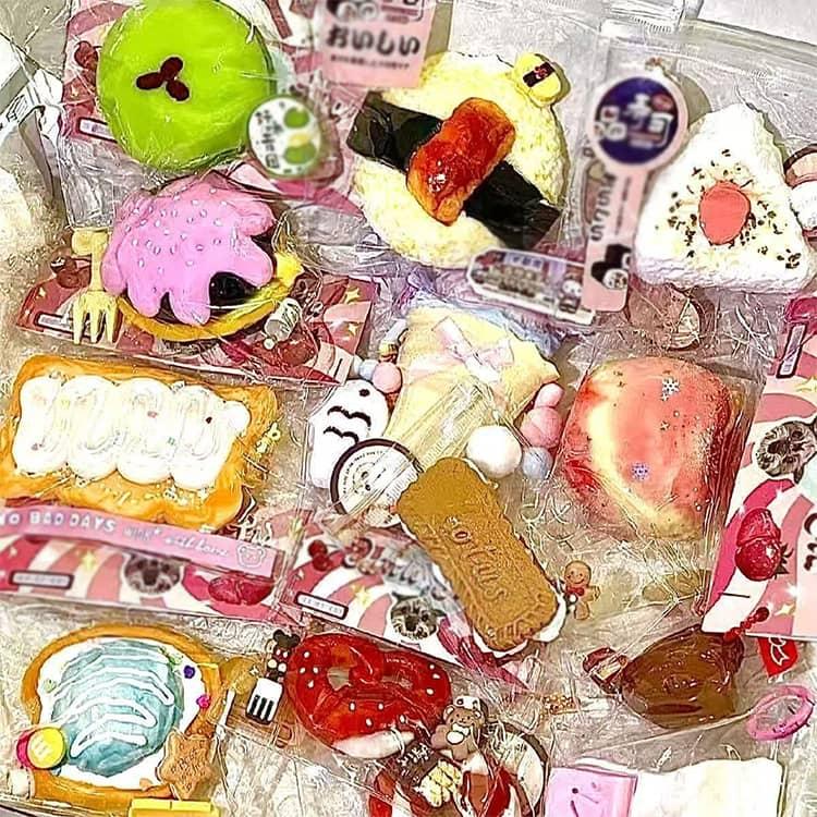 6個~7個セット スクイーズ 福袋 ブラインドボックス 大サイズ 中サイズ 肉球 ネコ ねこ ケーキ パン 低反発 おもちゃ かわいい 握る ストレス |  | 13