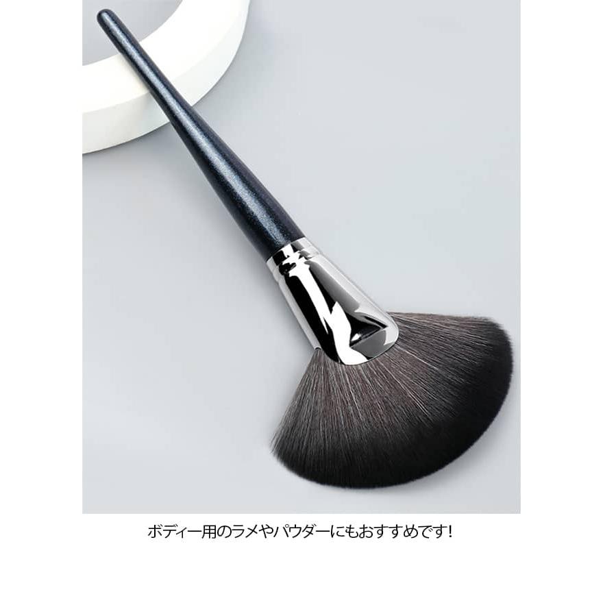 メイクブラシ ブラシ マッサージ ハイライト 扇型 ハイライトブラシ 熊手形ブラシ フェイシャルブラシ パウダーブラシ シェーディングブラシ ボディブ |  | 09