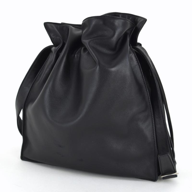 【極美品】ロエベ メッセンジャーバッグ アナグラム ナッパレザー 斜め掛け 黒 極美品】ロエベ メッセンジャーバッグ アナグラム ナッパレザー