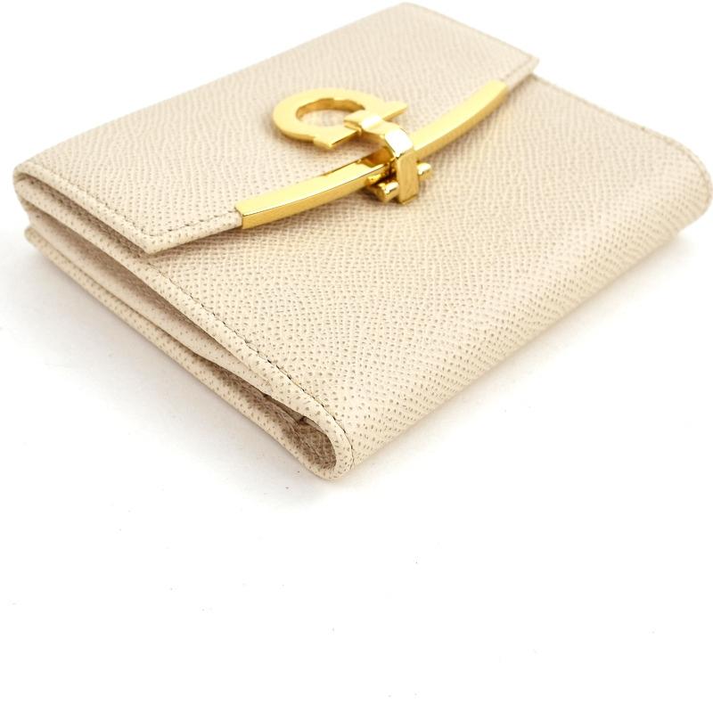 FERRAGAMO（フェラガモ） レディース 二つ折り財布 アイボリー ガン