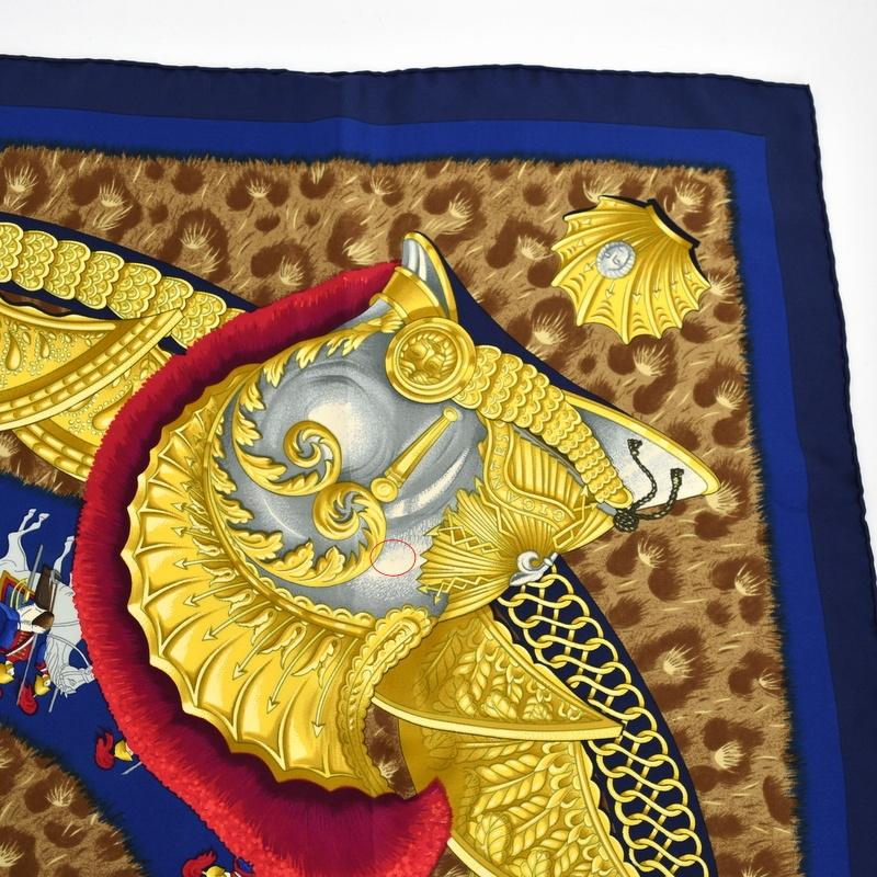HERMES エルメス 大判 スカーフ カレ90 シルク　面貌のない兜 HERMES エルメス カレ90 スカーフ 大判 正方形 シルク100% 面貌