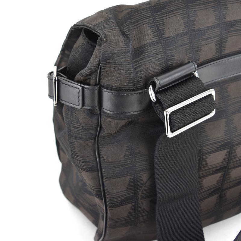 CHANEL（シャネル） バッグ ニュートラベルライン ショルダーバッグ