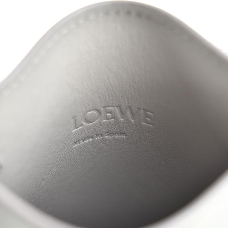 LOEWE グレー レザークラッチバッグ Loewe - Medium Flamenco Pearl Gray Leather Clutch