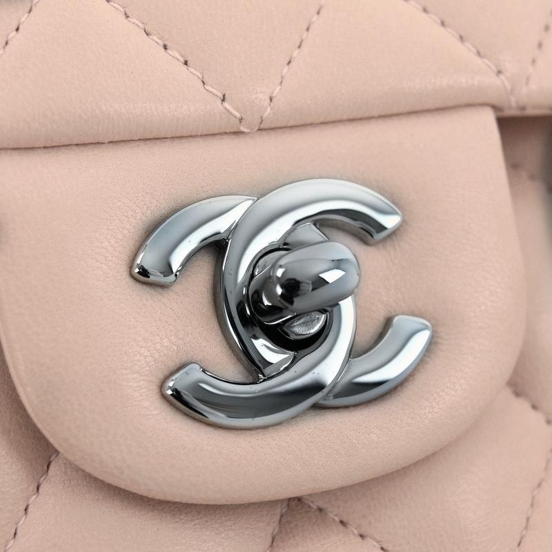 CHANEL（シャネル） バッグ チェーンショルダー マトラッセ Wフラップ