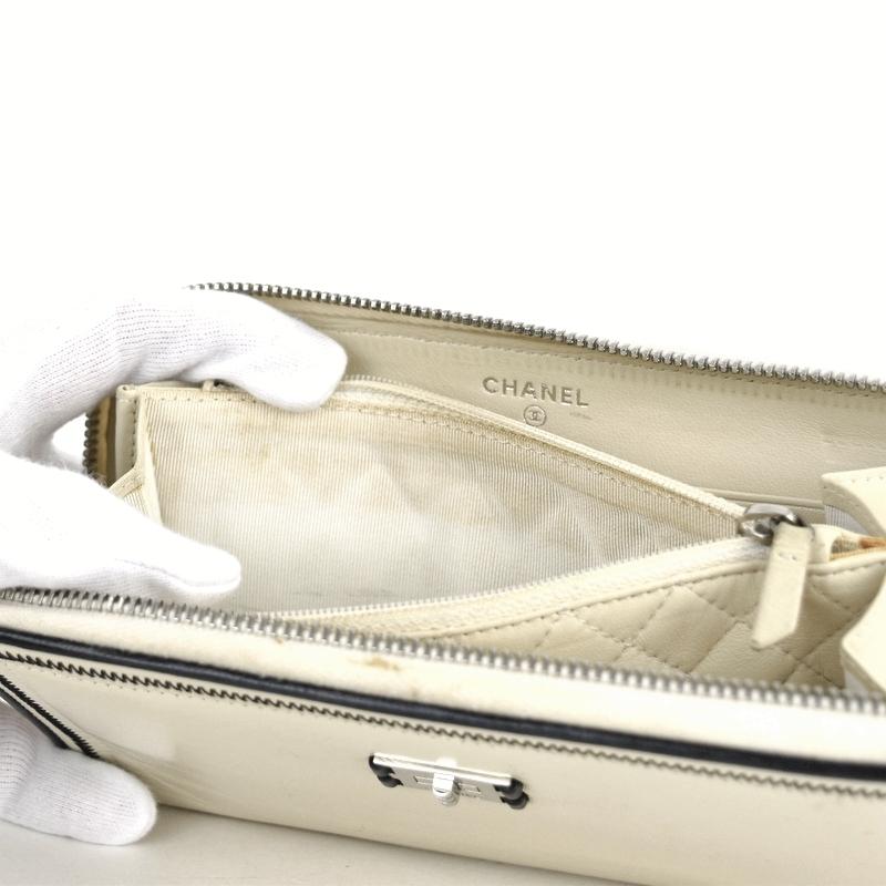 CHANEL 2.55 シャネル 長財布 ホワイト レザー ラウンドファスナー長