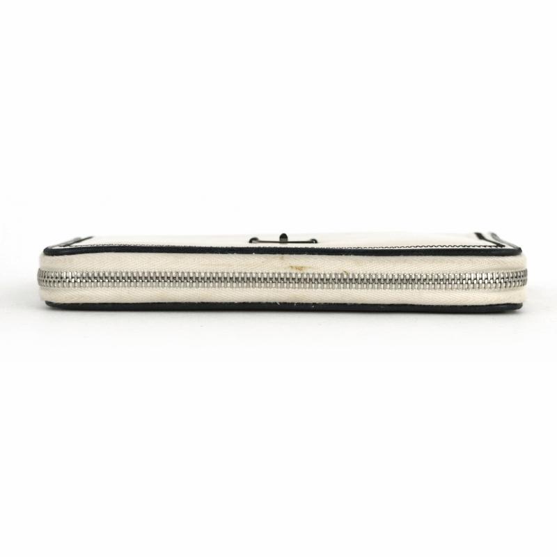 CHANEL 2.55 シャネル 長財布 ホワイト レザー ラウンドファスナー長