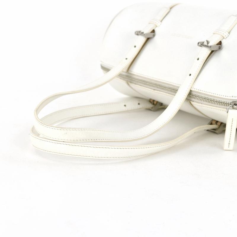 BURBERRY ボディバッグ ホワイト Burberry Large Leather Horn Bag in Almond 8086480 5045705881740