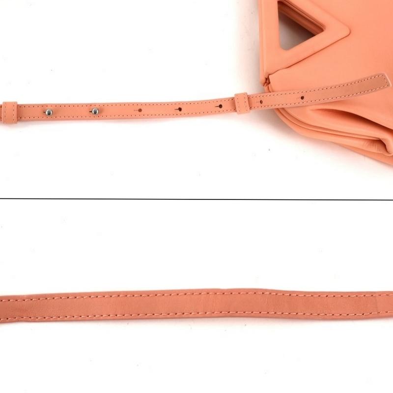 BOTTEGA VENETA（ボッテガ・ヴェネタ） バッグ スモールポイント