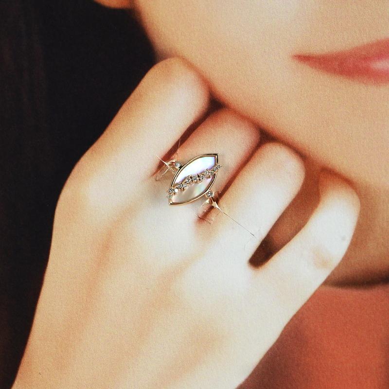 指輪 レディース 18金 シェル K18PG アーモンド形 ダイヤ 0.22ct 12号