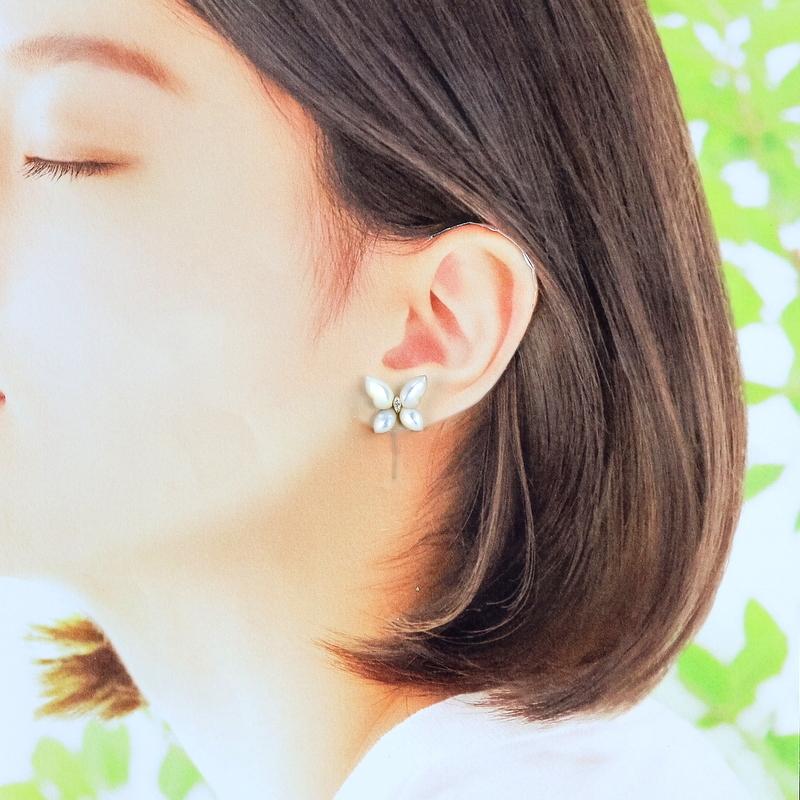 ピアス 18金 バタフライモチーフ シェル K18YG ダイヤ 各0.02ct 両耳用 