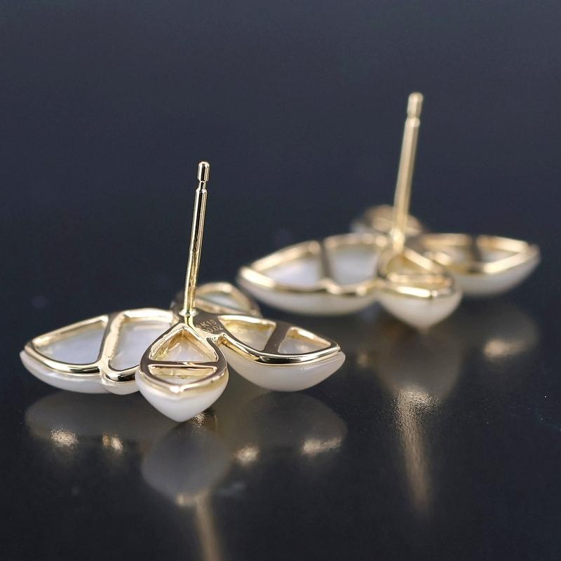 ピアス 18金 バタフライモチーフ シェル K18YG ダイヤ 各0.02ct 両耳用