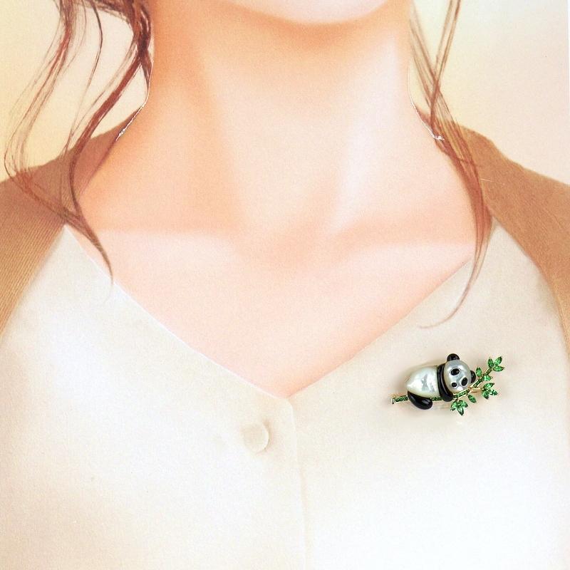 パンダ ブローチ K18YG シェル オニキス カラーストーン 1.07ct