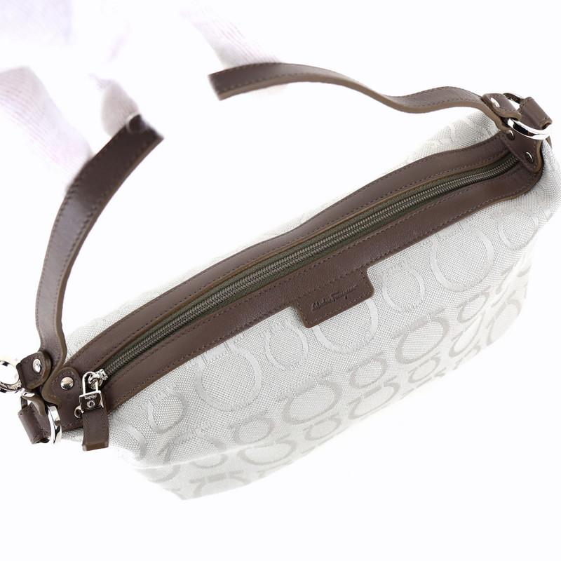 【美品】サルヴァトーレフェラガモ　アクセサリーポーチ　ハンドバッグ　ガンチーニ GANCINI サルヴァトーレ フェラガモ アクセサリーポーチ レディース