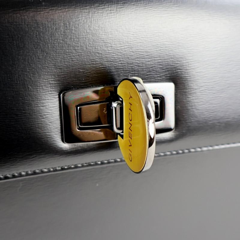 GIVENCHY ハンドバッグ ショルダーバッグ 2way 牛革 日本製 GIVENCHY（ジバンシィ） 2wayショルダー バッグ ブラウン（中古