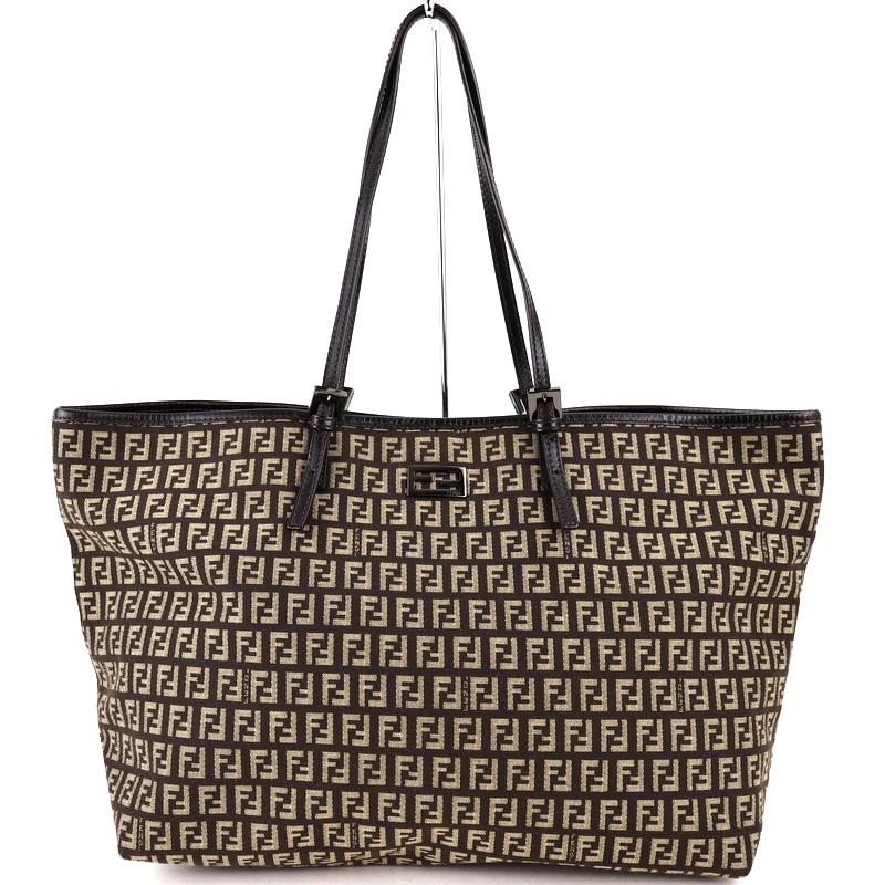 美品✨ FENDI フェンディ ズッカ ナイロン トートバッグ 肩掛け A4 黒 極美品 FENDI フェンディ ズッカ ナイロン トートバッグ 肩掛け A4 黒