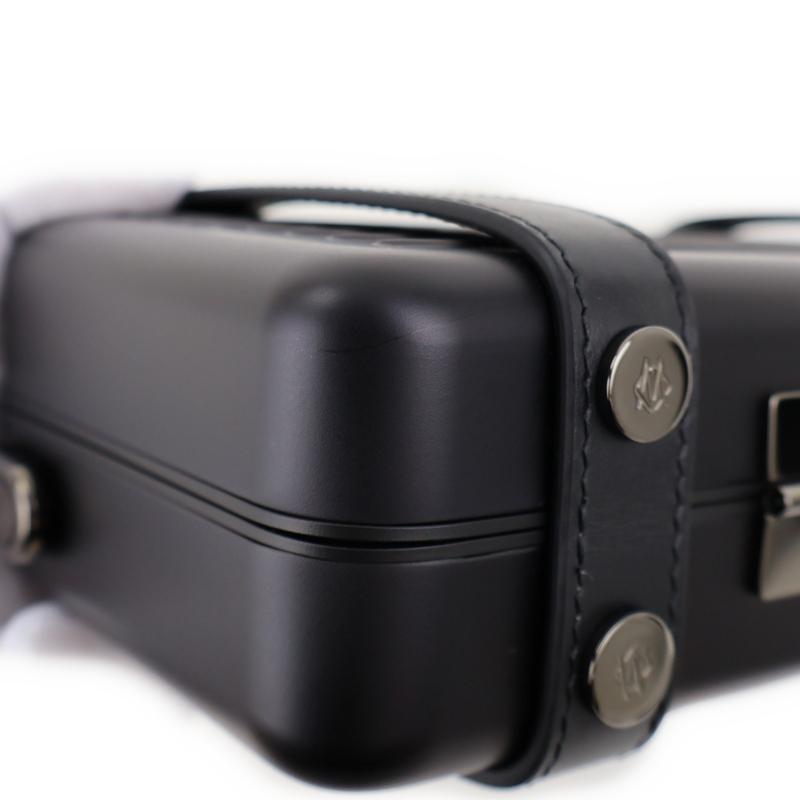 【新品未使用】リモワ オリジナルクロスボディバッグ ブラックRIMOWA Original - Aluminum Cross-Body Bag 19 in black - High-End Everyday