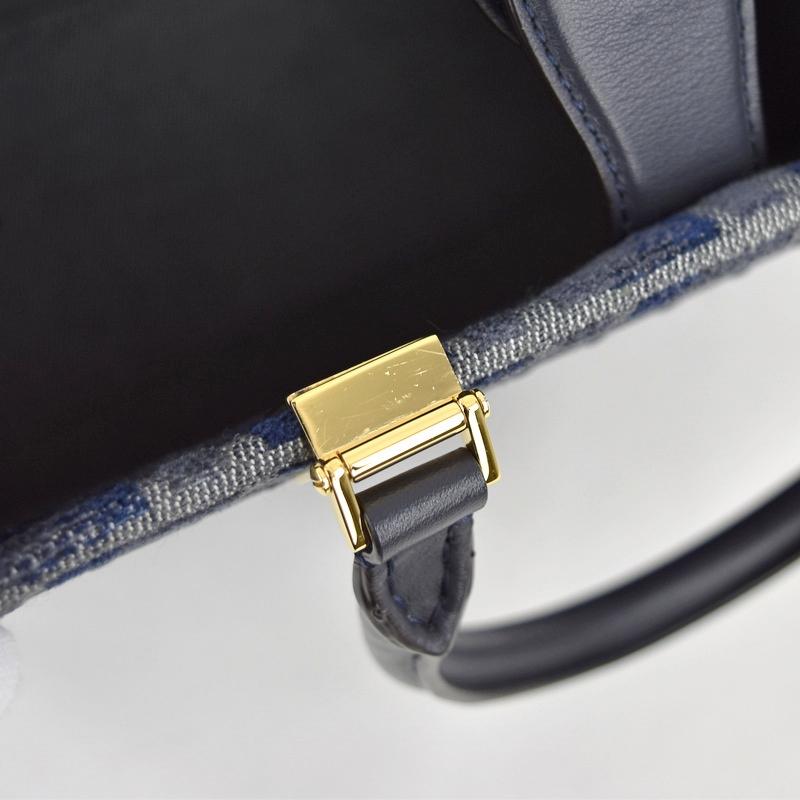 494 FENDI ハンドバッグ　ゴールド金具　ガンチーニ　デニム フェンディ サンシャイン スモール デニム ライトブルー | Fendi