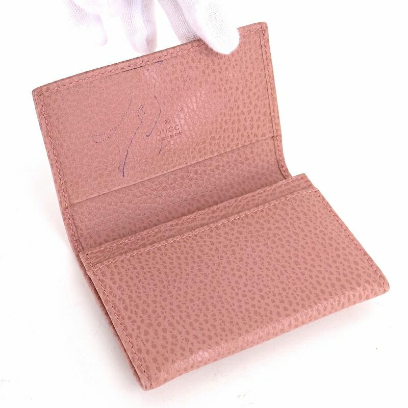 GUCCI（グッチ） カードケース 名刺入れ ピンク レザー 箔押しロゴ
