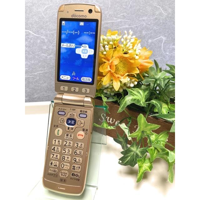 超目玉 新品同様a 富士通 らくらくホン8 F 08f ゴールド ドコモ 折りたたみ携帯 初期化済み 動作良好 14年夏モデル Docomo F70 人気特価激安 Cttorres Com Br