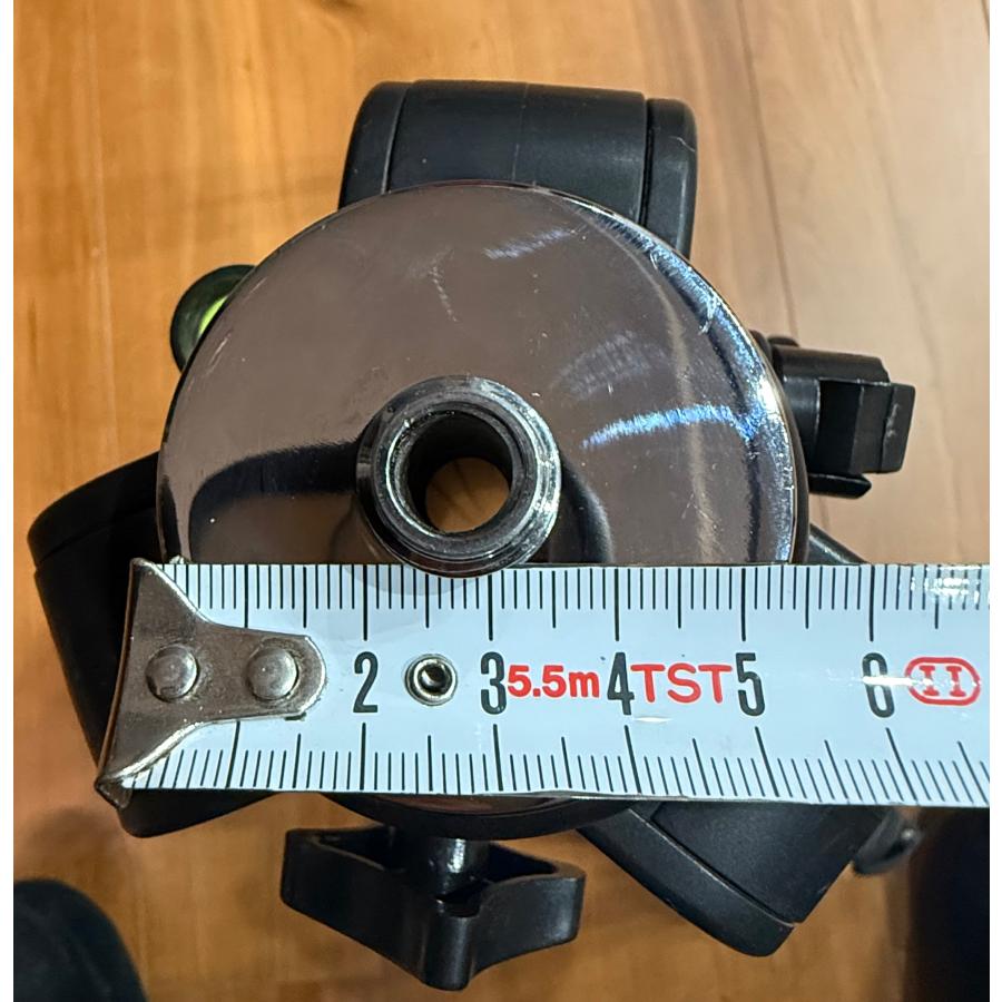 3％OFF エレベーター三脚 5/8インチネジアルミ金属製 墨出し器用 回転