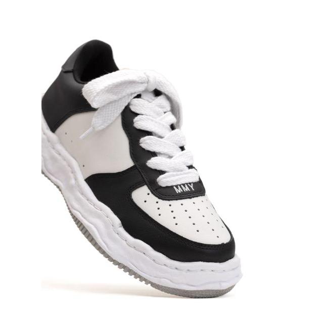 メゾン ミハラヤスヒロ / Maison MIHARA YASUHIRO 【ジョングク着用】 オリジナルソールスニーカー "WAYNE" OG Sole LEATHER Low-top Sneaker - BLACK×WHITEの画像