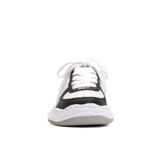 メゾン ミハラヤスヒロ / Maison MIHARA YASUHIRO 【ジョングク着用】 オリジナルソールスニーカー "WAYNE" OG Sole LEATHER Low-top Sneaker - BLACK×WHITEの画像