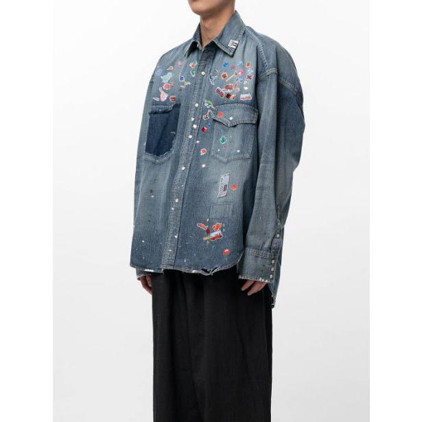 メゾン ミハラヤスヒロ / Maison MIHARA YASUHIRO キッズ ステッカー プリント デニム シャツ | Kids Sticker Printed Denim Shirt - INDIGOの画像
