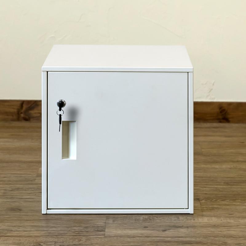 新品未使用ホワイトスチールロッカー ダイヤル鍵4扉 ハンガーポール付き 鍵付きロッカー 扉収納 38cm幅 スチールロッカー 1個 JAC-04(WH