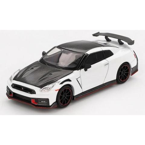 Nissan GT-R Nismo 2024 ブリリアントホワイトパール (右ハンドル