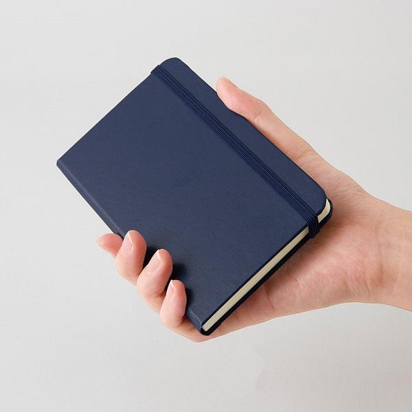 メモ帳 ミニノート 手のひらサイズ 6mm幅罫線 かっこいい文具 おしゃれ雑貨 格安 記念品 景品 ノベルティ 販促品 ハードカバーハンディノート |  | 08