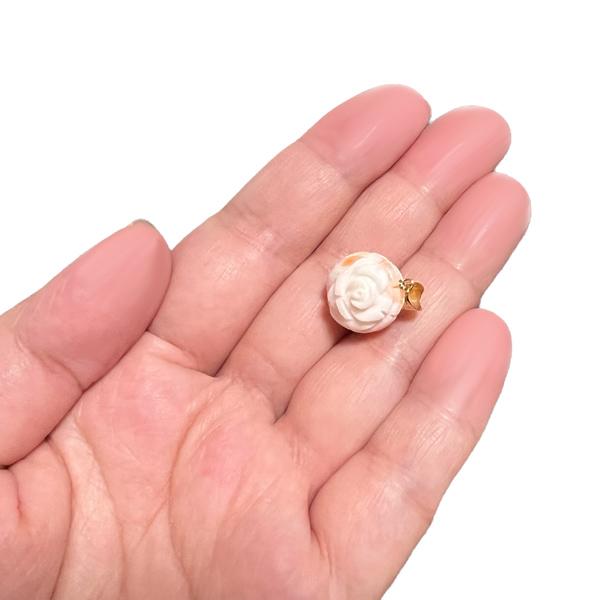 18K 本珊瑚 バラ彫刻 デザインペンダントトップ 約13.5mm pe15-2261