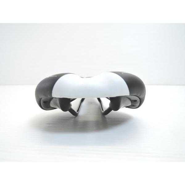 サドル 厚いクッション 穴あき ロードバイク,クロスバイク,他 |  | 02