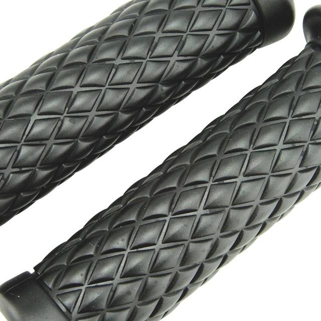 ダイヤ柄 ハンドルグリップ レトロスタイル 汎用 22.2mm ブラック バイク ビンテージ ラバーグリップ クラシック 原付 スクーター ネイキッド 旧車 |  | 01