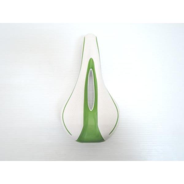 自転車 サドル 厚いクッション 穴あき ホワイトxグリーン | 