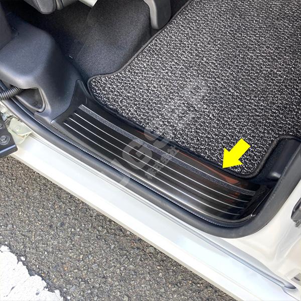 特価]日産 ルークス 40系 2020年3月〜 ブラック サイドステップガード